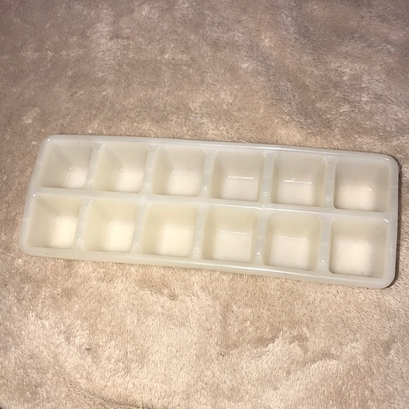 Mini ice cube tray 7.5” x 2.5” 💕 - Picture 1 of 2